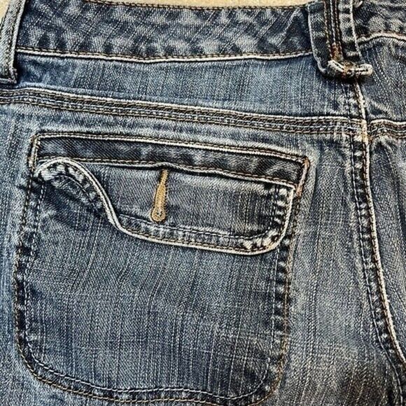 Tommy Hilfiger Ladies Denim Capri Jeans, Medium Wash Blue Denim.Size 10. Vintage - Picture 12 of 16